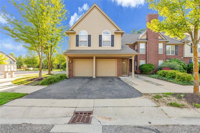 28553 Carlton Way Drive, Novi, MI 48377