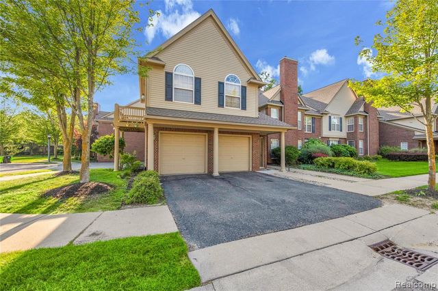 28553 Carlton Way Drive, Novi, MI 48377