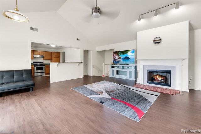 28553 Carlton Way Drive, Novi, MI 48377