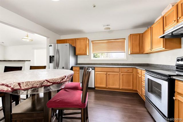28553 Carlton Way Drive, Novi, MI 48377