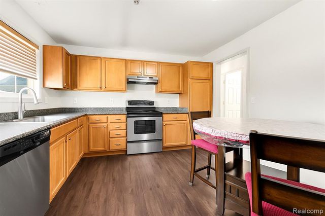 28553 Carlton Way Drive, Novi, MI 48377
