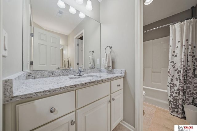 6646 S 86th Street, Lincoln, NE 68526