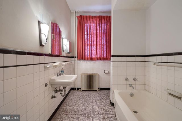 339 E MARKET ST, York, PA 17403