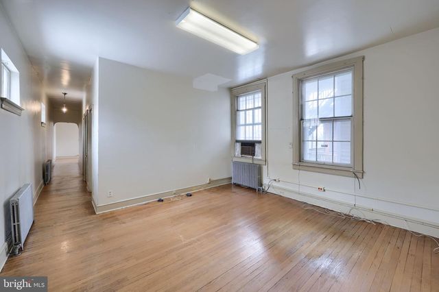 339 E MARKET ST, York, PA 17403