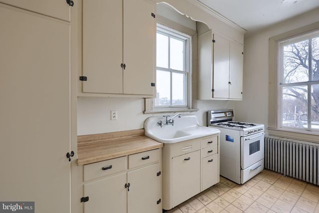 339 E MARKET ST, York, PA 17403