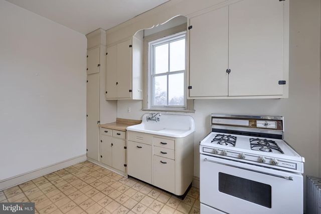 339 E MARKET ST, York, PA 17403