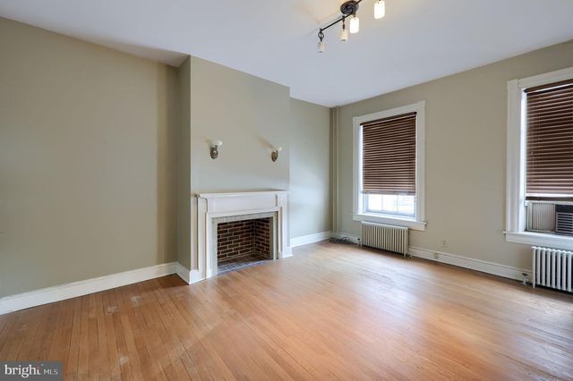 339 E MARKET ST, York, PA 17403