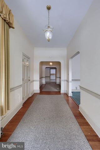 339 E MARKET ST, York, PA 17403