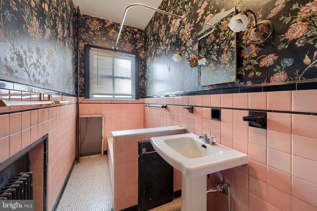 339 E MARKET ST, York, PA 17403