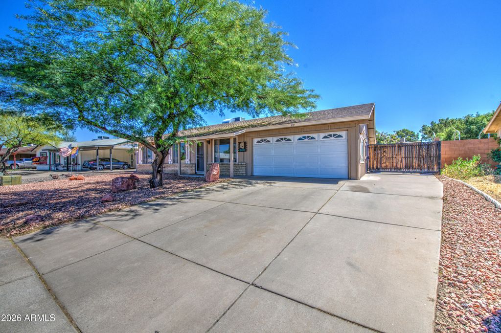 319 N VALENCIA Drive, Chandler, AZ 85226