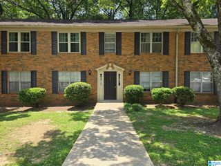 2139 Montreat Dr Apt B, Vestavia Hills, AL 35216