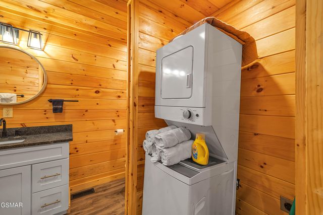 4081 Henry Town Road, Sevierville, TN 37876