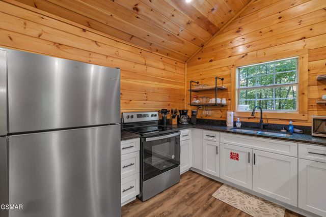 4081 Henry Town Road, Sevierville, TN 37876