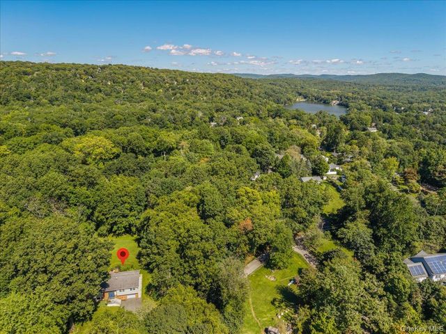 24 Willow Place, Lake Peekskill, NY 10537