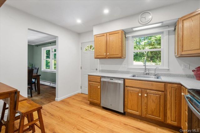 24 Willow Place, Lake Peekskill, NY 10537