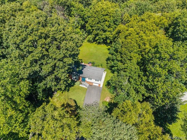 24 Willow Place, Lake Peekskill, NY 10537