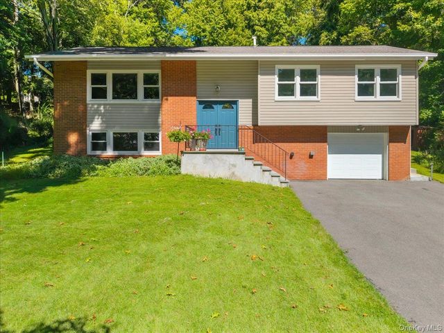 24 Willow Place, Lake Peekskill, NY 10537