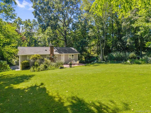 24 Willow Place, Lake Peekskill, NY 10537