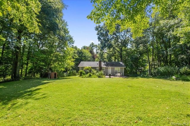 24 Willow Place, Lake Peekskill, NY 10537