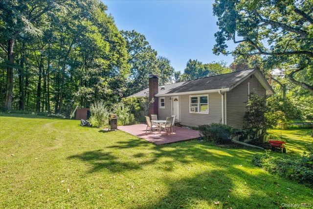 24 Willow Place, Lake Peekskill, NY 10537