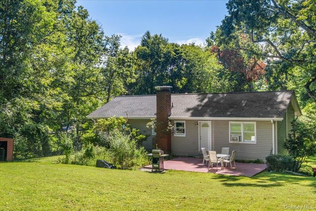 24 Willow Place, Lake Peekskill, NY 10537