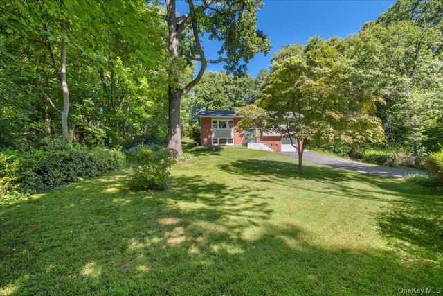 24 Willow Place, Lake Peekskill, NY 10537