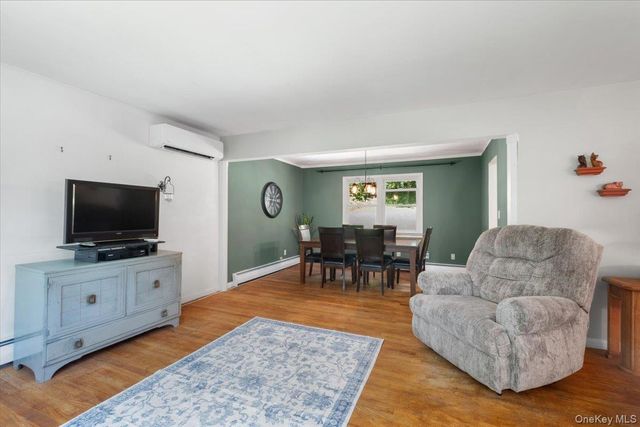 24 Willow Place, Lake Peekskill, NY 10537