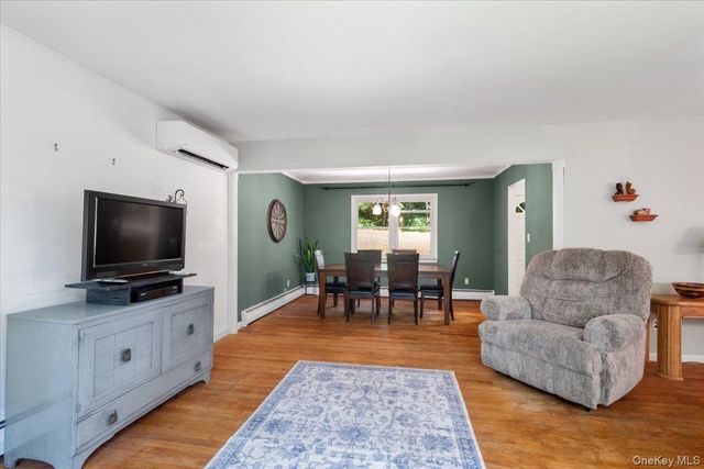 24 Willow Place, Lake Peekskill, NY 10537