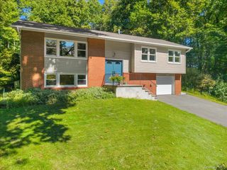 24 Willow Place, Lake Peekskill, NY 10537