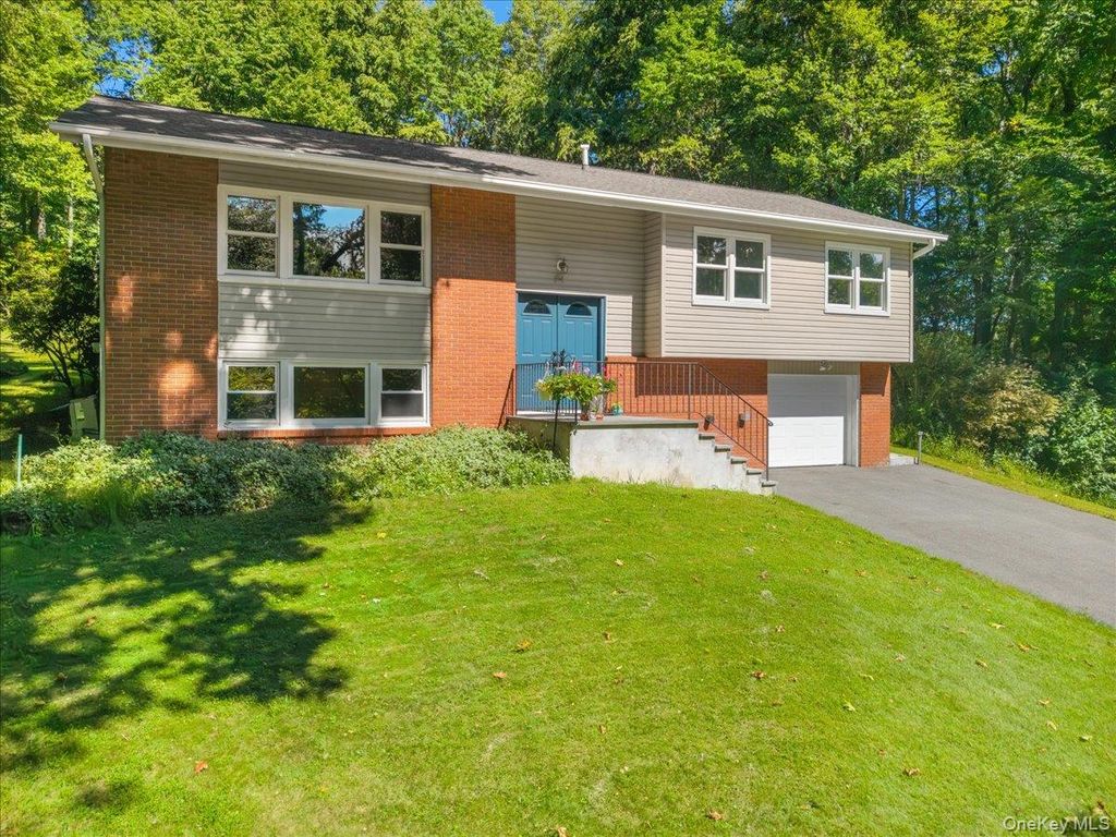 24 Willow Place, Lake Peekskill, NY 10537 — exterior