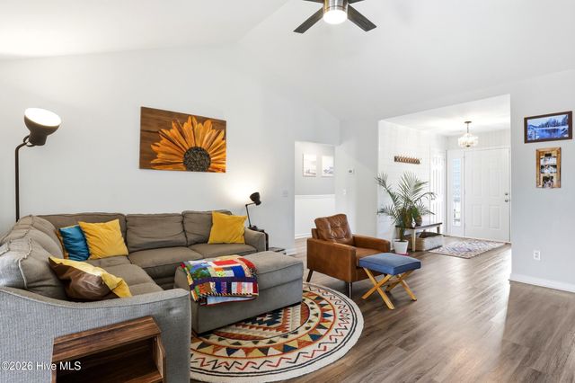 8504 Lakeview Drive, Wilmington, NC 28412