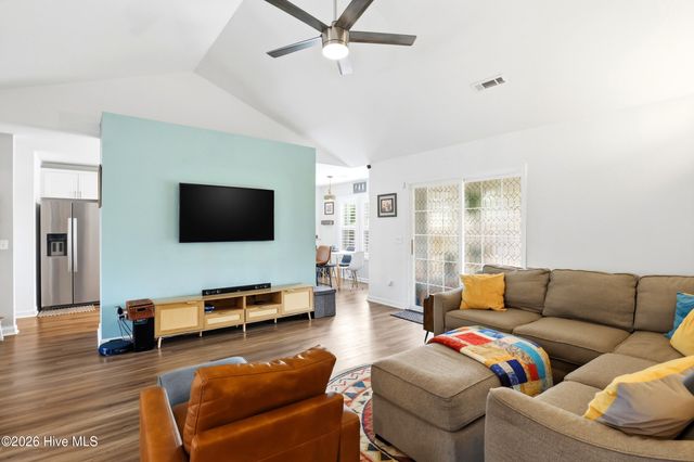 8504 Lakeview Drive, Wilmington, NC 28412