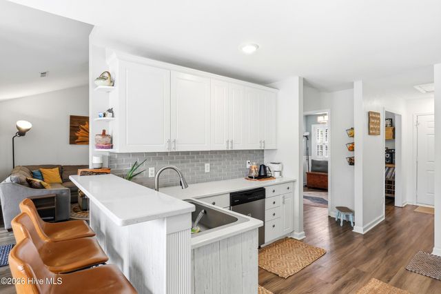 8504 Lakeview Drive, Wilmington, NC 28412