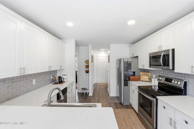 8504 Lakeview Drive, Wilmington, NC 28412