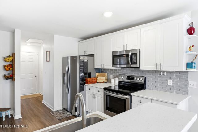 8504 Lakeview Drive, Wilmington, NC 28412