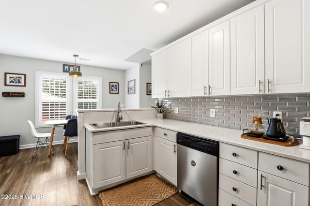 8504 Lakeview Drive, Wilmington, NC 28412