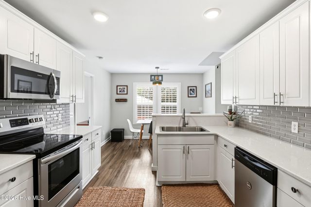8504 Lakeview Drive, Wilmington, NC 28412