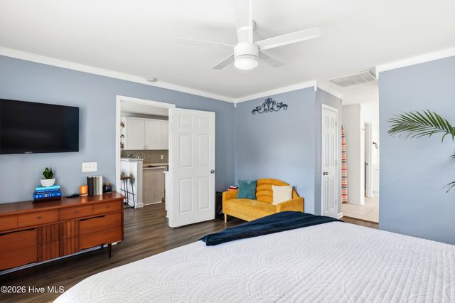 8504 Lakeview Drive, Wilmington, NC 28412