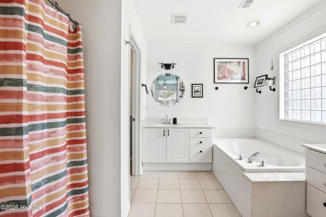 8504 Lakeview Drive, Wilmington, NC 28412