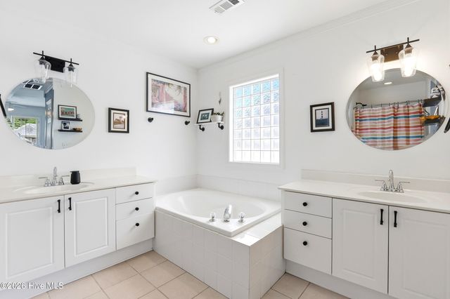 8504 Lakeview Drive, Wilmington, NC 28412