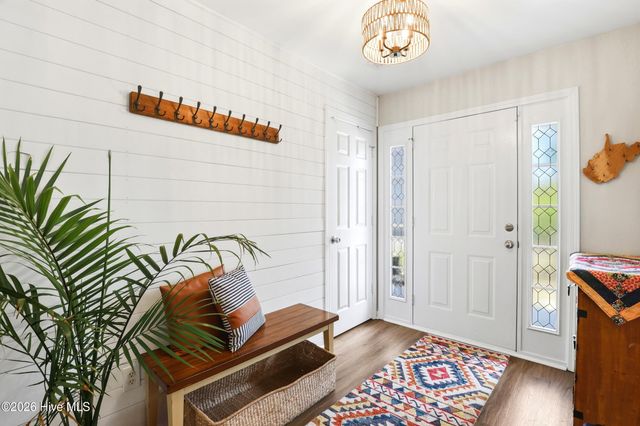 8504 Lakeview Drive, Wilmington, NC 28412