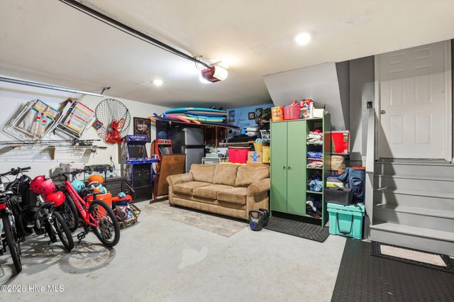 8504 Lakeview Drive, Wilmington, NC 28412