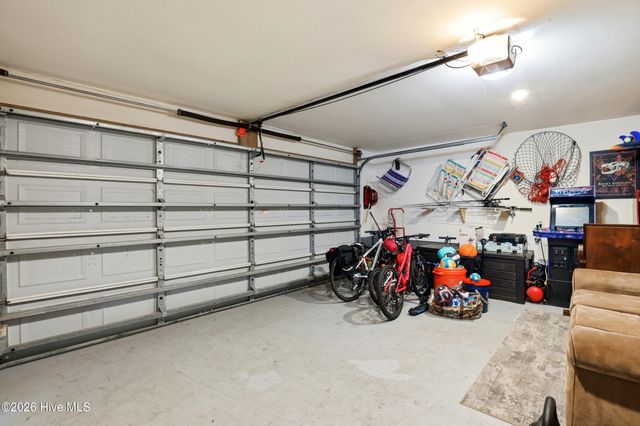 8504 Lakeview Drive, Wilmington, NC 28412