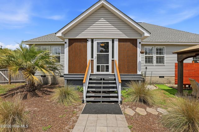 8504 Lakeview Drive, Wilmington, NC 28412