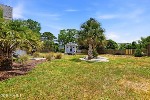 8504 Lakeview Drive, Wilmington, NC 28412