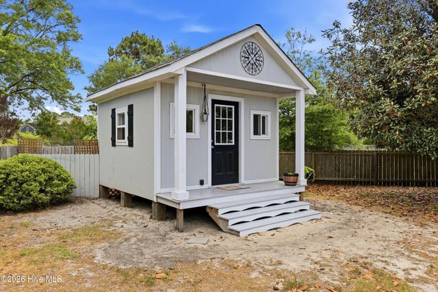 8504 Lakeview Drive, Wilmington, NC 28412