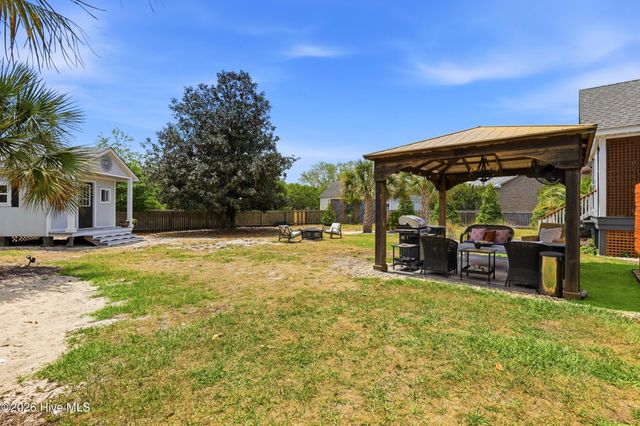 8504 Lakeview Drive, Wilmington, NC 28412