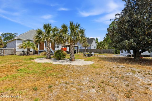 8504 Lakeview Drive, Wilmington, NC 28412