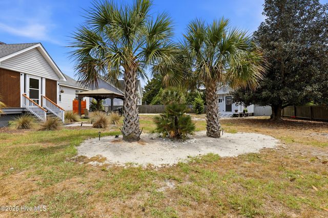 8504 Lakeview Drive, Wilmington, NC 28412
