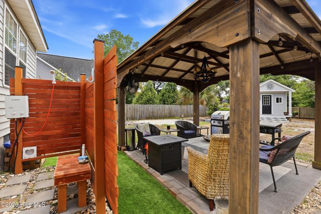 8504 Lakeview Drive, Wilmington, NC 28412